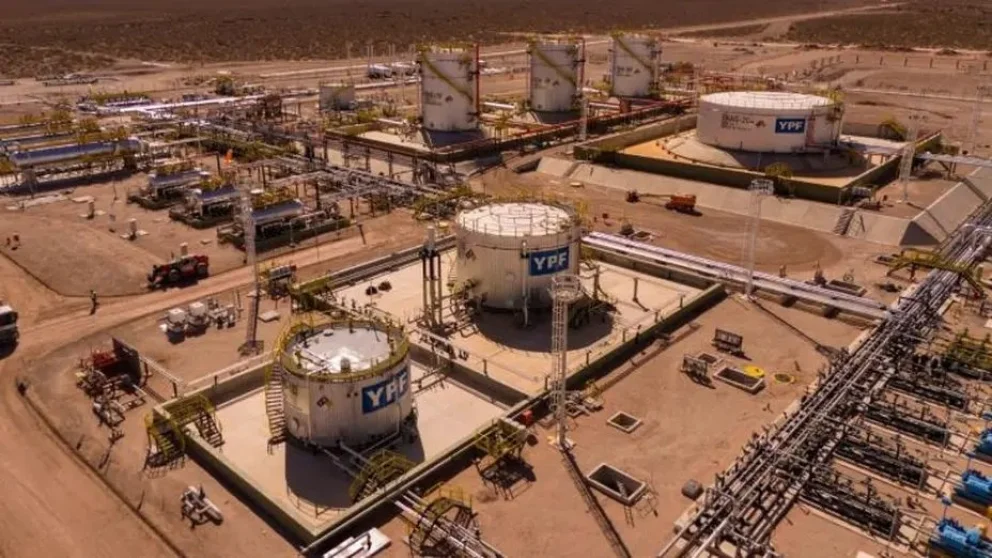 La producción en la cuenca neuquina alcanza niveles récord y confirma a Vaca Muerta como el eje del desarrollo energético argentino.