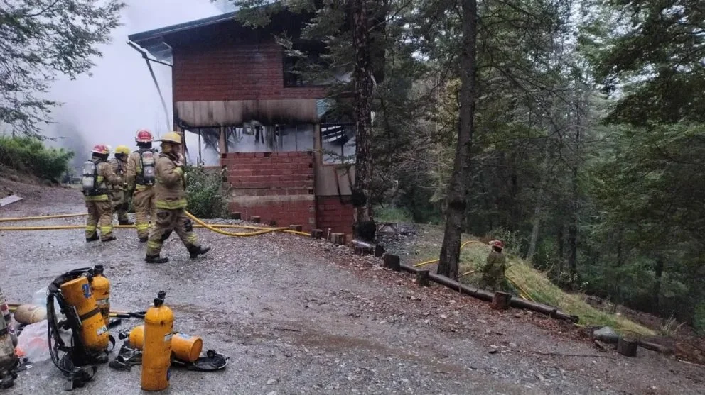 Lamentablemtente, lo poco que quedó de la estructura tras el incendio hay que derrumbarlo por cuestiones de seguridad. Foto: gentileza.