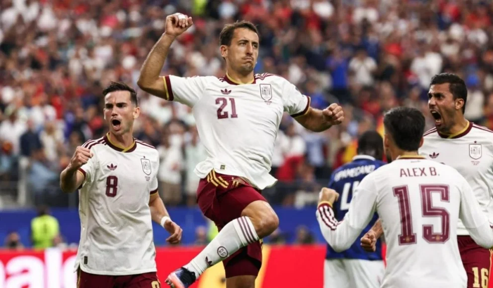 Mikel Oyarzabal festeja su gol convertido ante Francia. Foto: El Gráfico