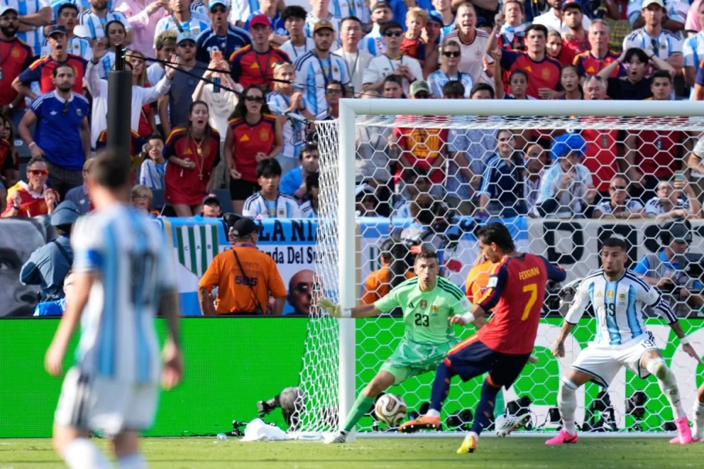 Ferran Torres convirtió el gol del título a los 105 minutos. Fotos: AP