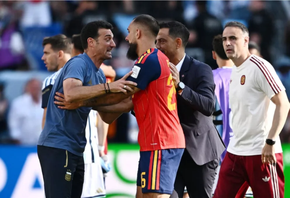 Tras la final se registraron cruces entre jugadores argentinos y españoles.