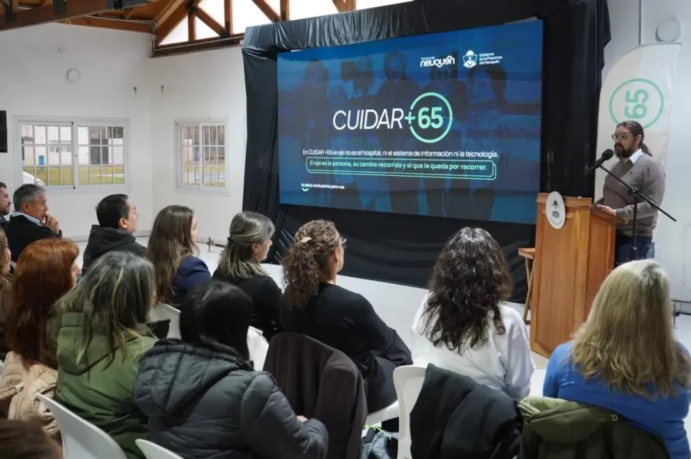El plan apunta a lentes y prótesis, medicamentos y acompañamiento personalizado a los adultos mayores que no poseen obra social ni prepaga. Foto: Neuquén Informa.