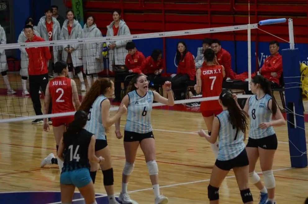 Las Panteritas sumaron rodaje ante China rodeadas por el semillero neuquino. Foto: gentileza