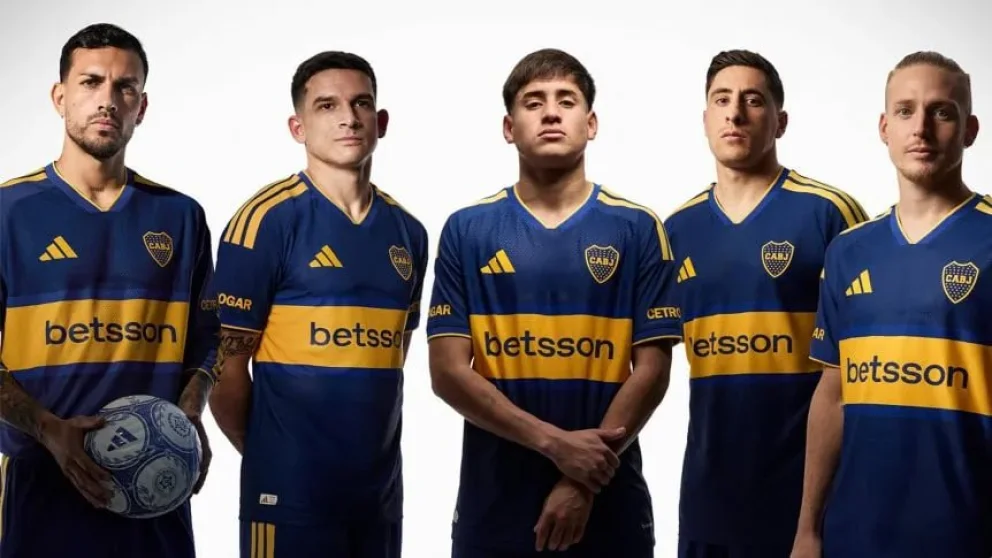Los jugadores con la nueva camiseta. Foto: archivo