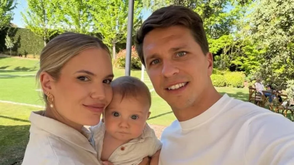 Eva Bargiela y Gianluca Simeone junto a su hijo en el campo