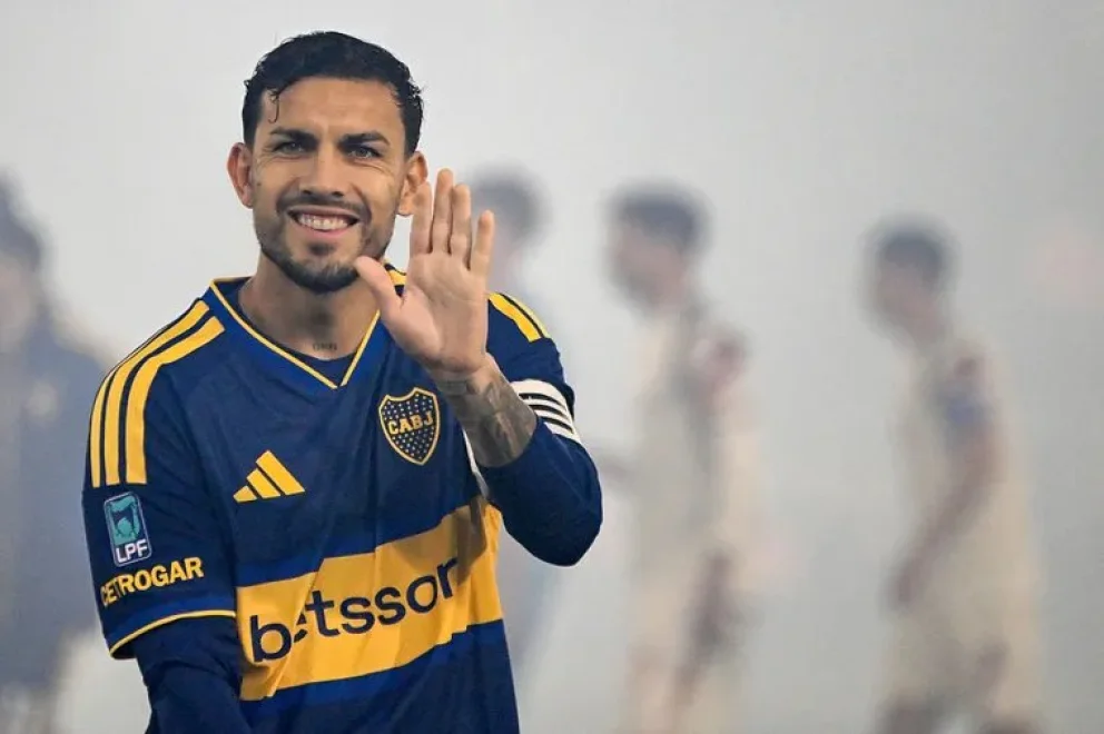 Paredes con la nueva camiseta de Boca. Foto: archivo
