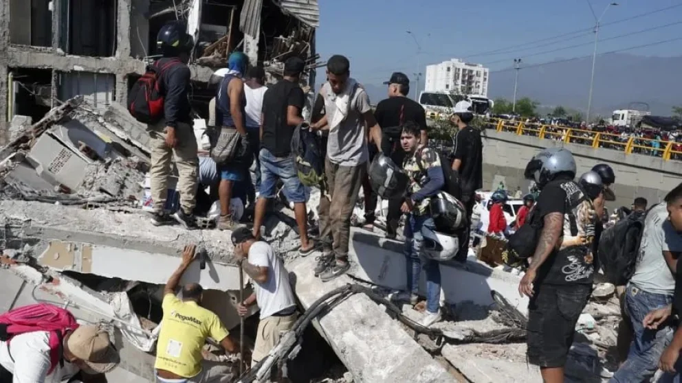 Una de las postales que dejó el sismo en Colombia. Foto: EFE/ Ernesto Guzmán