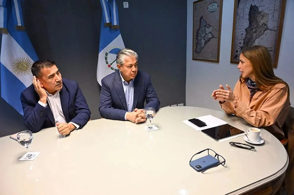 Ramón Rioseco, Rolando Figueroa y Tanya Bertoldi.