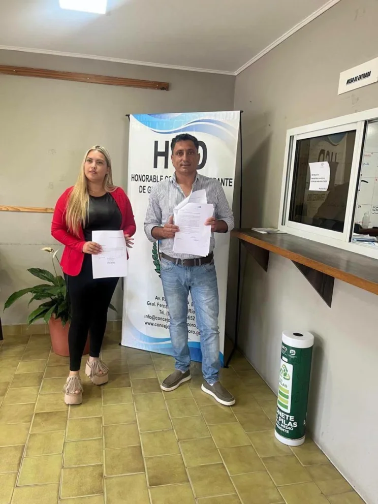Antonella Crespo, concejal de Fernández Oro y Daniel Molina, referente de LLA en la ciudad. 