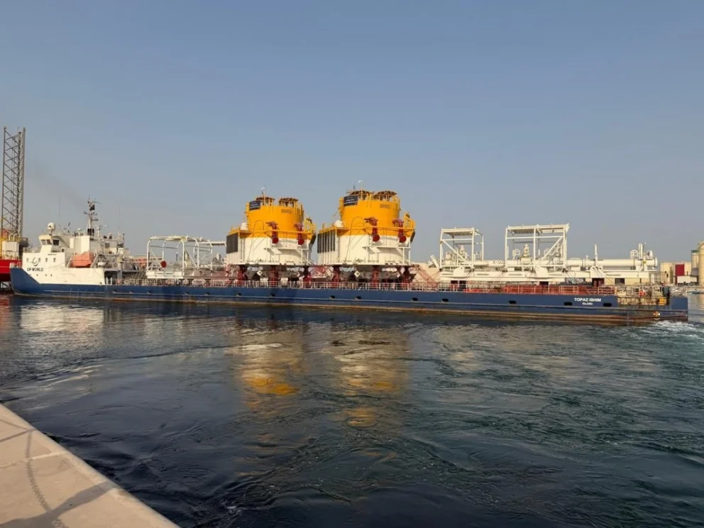 Las estructuras forman parte de la infraestructura marítima que permitirá exportar el petróleo de Vaca Muerta desde Punta Colorada.