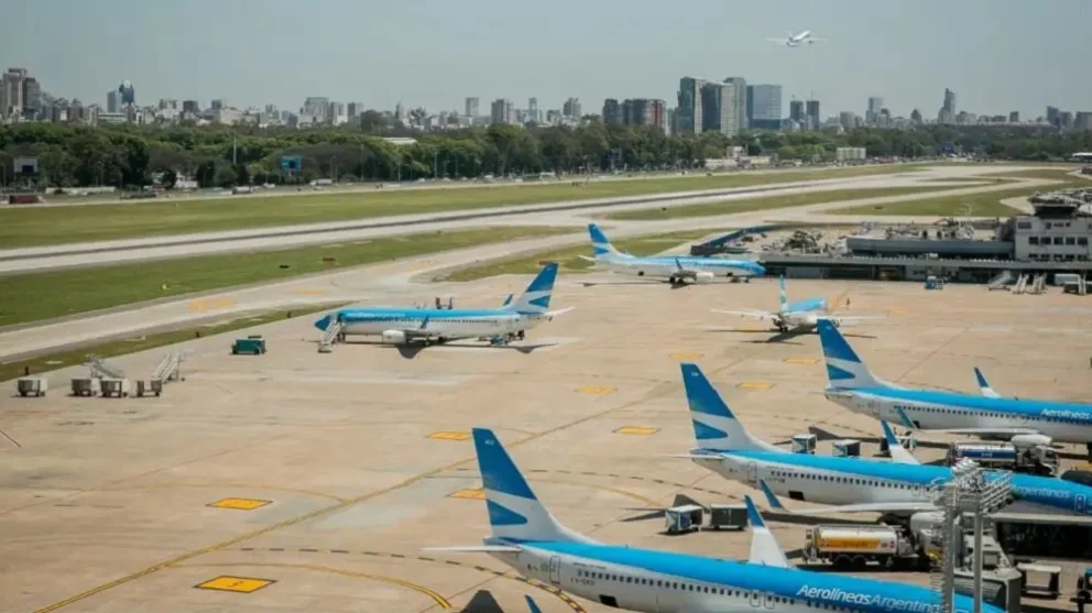 Unos 900 vuelos nacionales e internacionales se verán afectados por el cierre durante dos días del Aeroparque Jorge Newbery. Foto: archivo