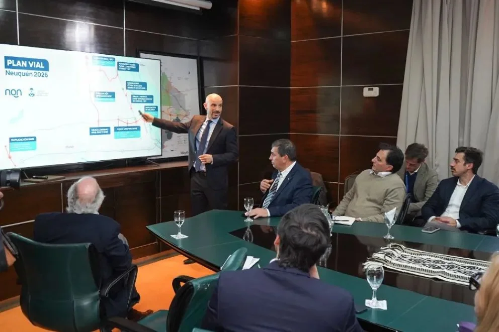 El ministro Juan Luis Ousset en el encuentro de este miércoles.