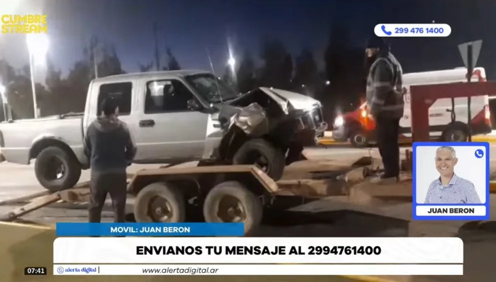 Los daños en el frente de la camioneta Ford Ranger muestran lo fuerte del impacto con el colectivo de la Línea 3. Foto: captura de video Cumbre Stream.