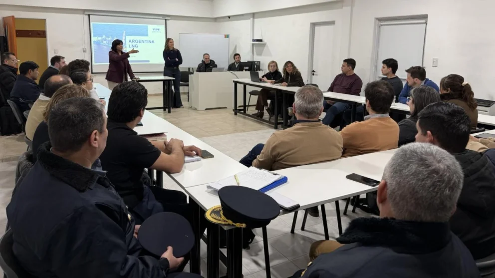 Autoridades provinciales avanzan en la coordinación con municipios, empresas, proveedores y organismos públicos para acompañar el desarrollo de Argentina GNL.