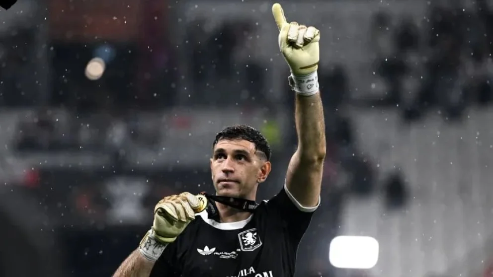 Dibu Martínez conquistó la Europa League con Aston Villa la temporada pasada. Foto: archivo