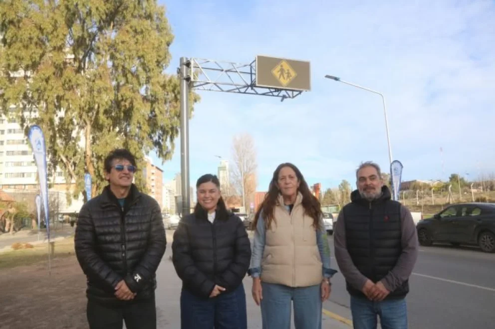 Los primeros semáforos inteligentes se encuentran en Dr. Ramón – Leloir. Foto: Municipalidad de Neuquén