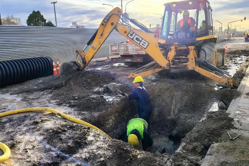 Luego de las tareas, la presión de agua se irá recuperando hasta normalizar el servicio. Foto: Neuquén Informa.
