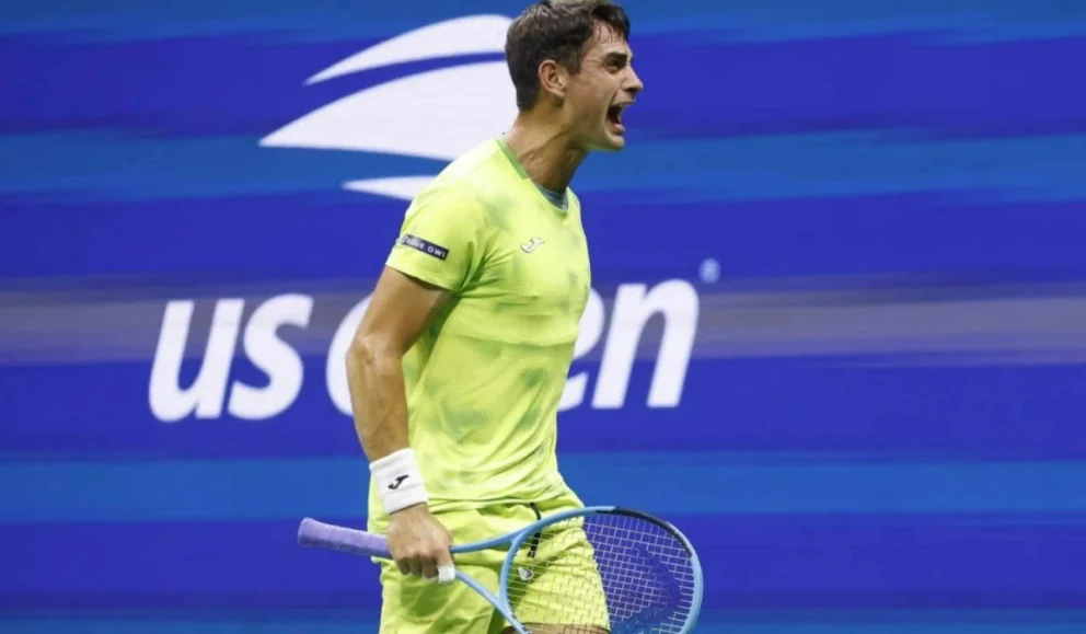 Mariano Navone festeja una victoria ante Novak Djokovic que quedará en la historia. Foto: La Gaceta