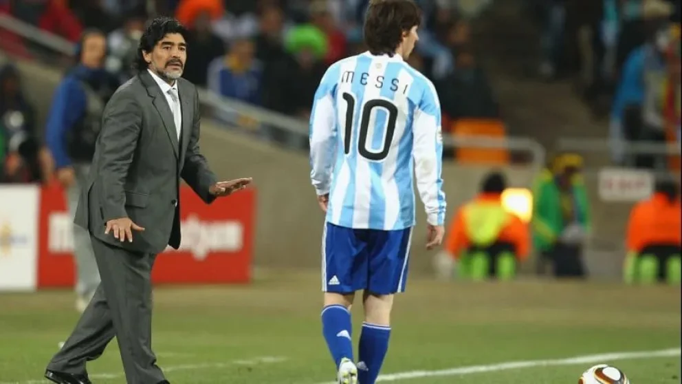 Messi y Maradona juntos, en junio de 2010, cuando Argentina le ganó a México en el Mundial de Sudáfrica. Foto: archivo