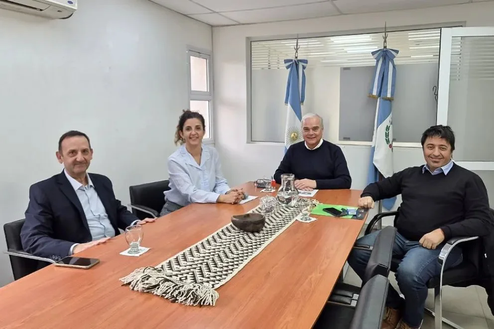 El acto de firma del convenio entre el Gobierno provincial y el Colegio de Profesionales Técnicos de Neuquén.