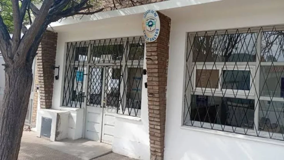 El Juzgado de Paz de Cinco Saltos anuló la deuda atribuida al damnificado y aplicó sanciones a la prestadora digital.