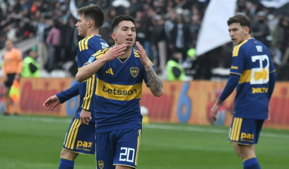 Alan Velasco festeja su gol, que abrió el marcador ante Gimnasia de Mendoza. Foto: Clarín