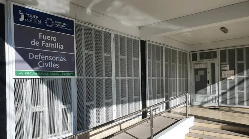 Una vivienda de la zona norte de Cipolletti fue escenario del conflicto judicial por la posesión y el pedido de desalojo.