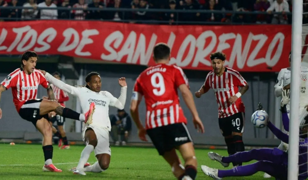 Estudiantes no pudo quebrar la igualdad ante Corinthians. Foto: 0221