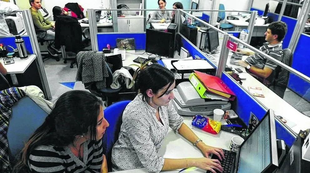 La desprotección en el mercado laboral afecta mayormente a jóvenes, mujeres y adultos mayores, según el informe. Foto: archivo
