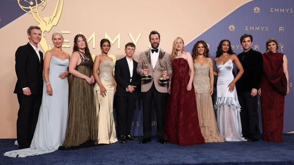 Los Premios Emmy 2026 coronaron a las mejores producciones de la televisión y rindieron un emotivo tributo a Michael J. Fox por su incansable labor solidaria.