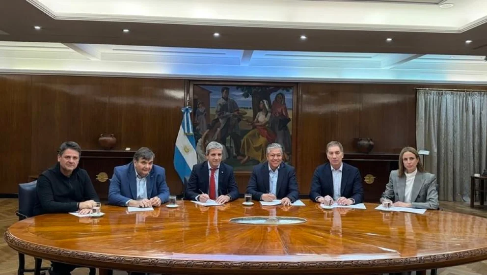Mariano Gaido, Guillermo Koenig, Luis Caputo, Rolando Figueroa, Diego Santilli y Tanya Bertoldi.