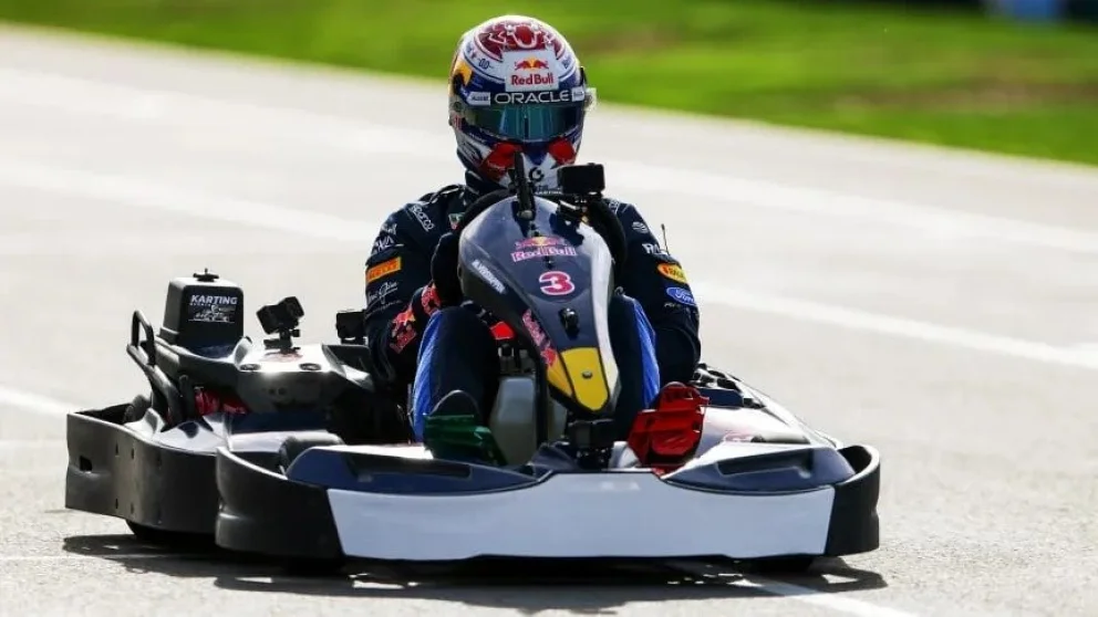 Max Verstappen necesitó solo 14 vueltas para vender a 100 competidores en kartings de alquiler, partiendo desde el fondo de la grilla. Foto: archivo