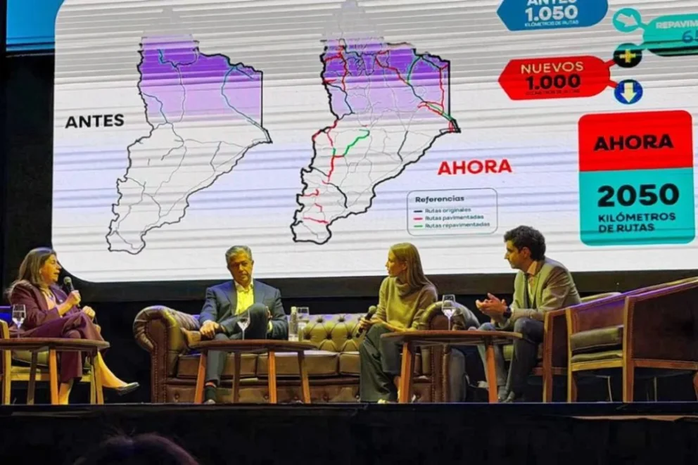 El gobernador neuquino, acompañado por la ministra de Infraestructura, Tanya Bertoldi, presentó el Plan Vial en un congreso en Mendoza. Foto: Neuquén Informa