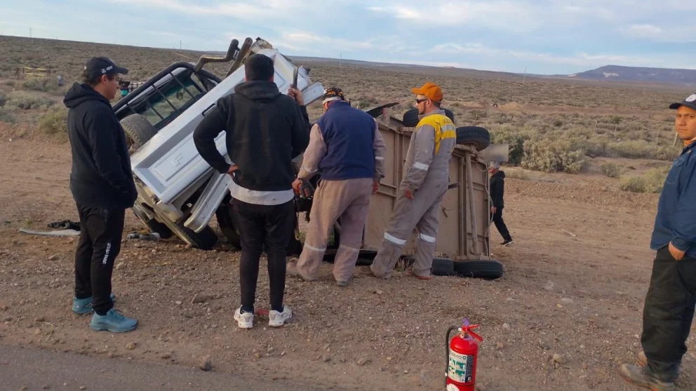El vuelco ocurrió sobre la Ruta Nacional 22, entre Cutral Co y Los Catutos.