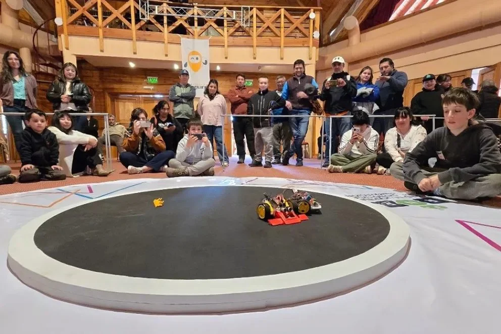 Participantes de la instancia regional de la Liga de Robótica Neuquina en Villa La Angostura.