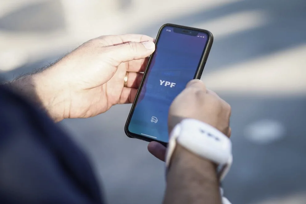 La funcionalidad fue incorporada a App YPF como parte de una alianza estratégica con Santander para sumar nuevos servicios financieros dentro del ecosistema digital de la compañía.