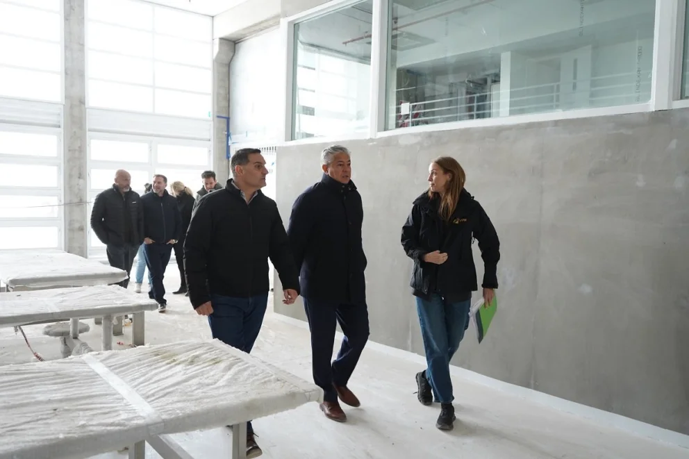 El gobernador Figueroa, junto al titular de Seguridad, Matías Nicolini, y la de Infraestructura, Tanya Bertoldi, realizó una recorrida por las obras. Foto: Neuquén Informa