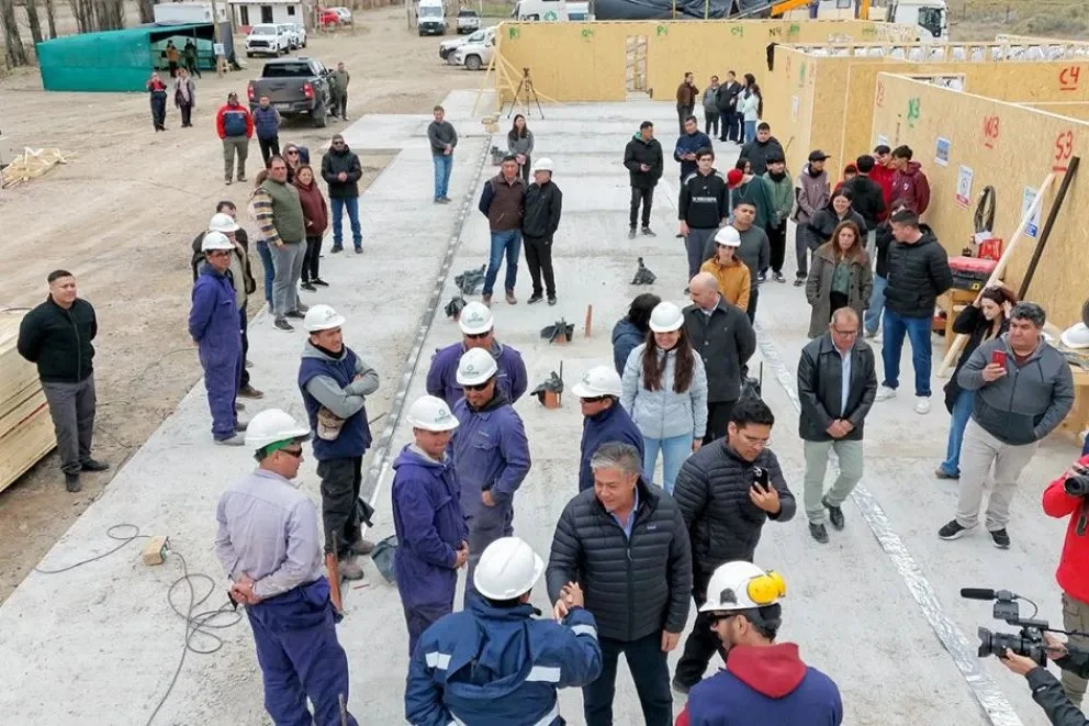 El gobernador Rolando Figueroa recorrió el 23 de septiembre de 2026 la obra del nuevo CPEM N° 99 de Paso Aguerre, que alcanzó el 40% de avance.