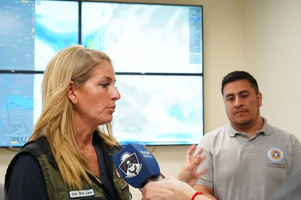 Las cuadrillas de Emergencias y Vialidad evalúan el impacto de las crecidas y trabajan en la remediación de caminos en la provincia.
