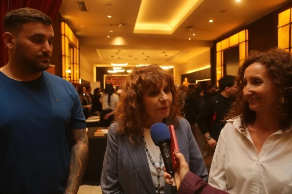 La feria Empleo Joven reúne a postulantes y empresas en el Casino Magic de Neuquén.