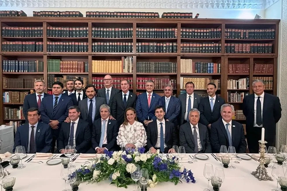 El gobernador neuquino forma parte de la delegación de mandatarios provinciales y funcionarios nacionales, encabezados por el presidente Javier Milei. Foto: Neuquén Informa. 