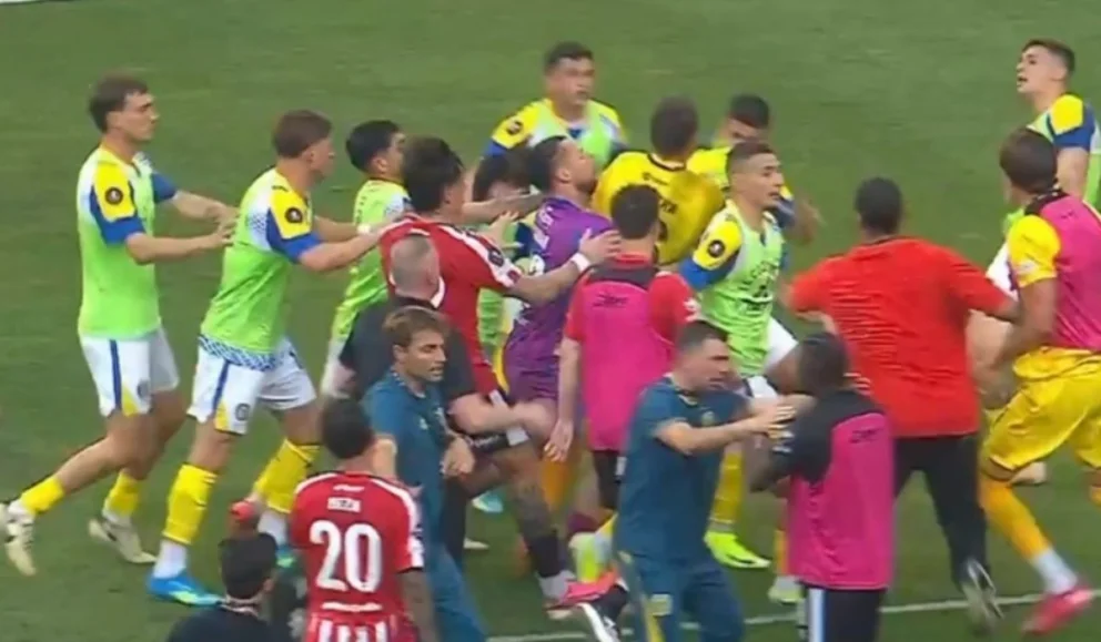 Estudiantes y Central protagonizaron incidentes en la Supercopa. Foto: Captura de video