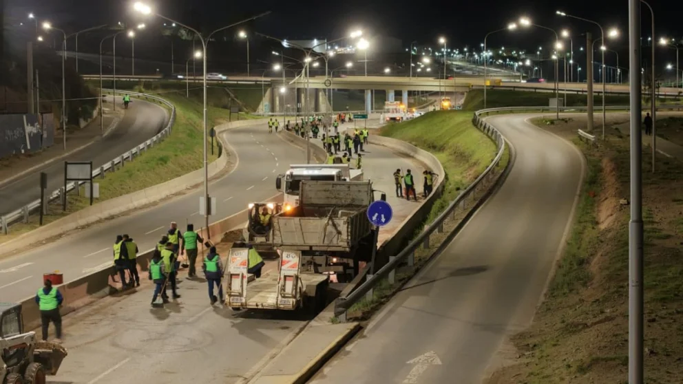Las intensas y persistentes lluvias, trajeron sedimentos y basura que hubo que limpiar. Foto: gentileza.