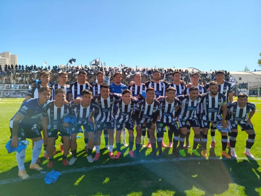 El equipo de Fabián Enríquez quedó entre los cuatro mejores del torneo. Foto: Mateo Sanmicheli