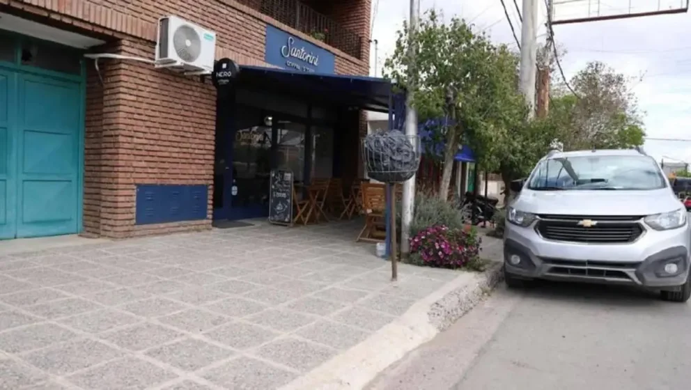 Un dedo humano fue hallado frente a un Café sobre la calle Illia. Foto: gentileza.