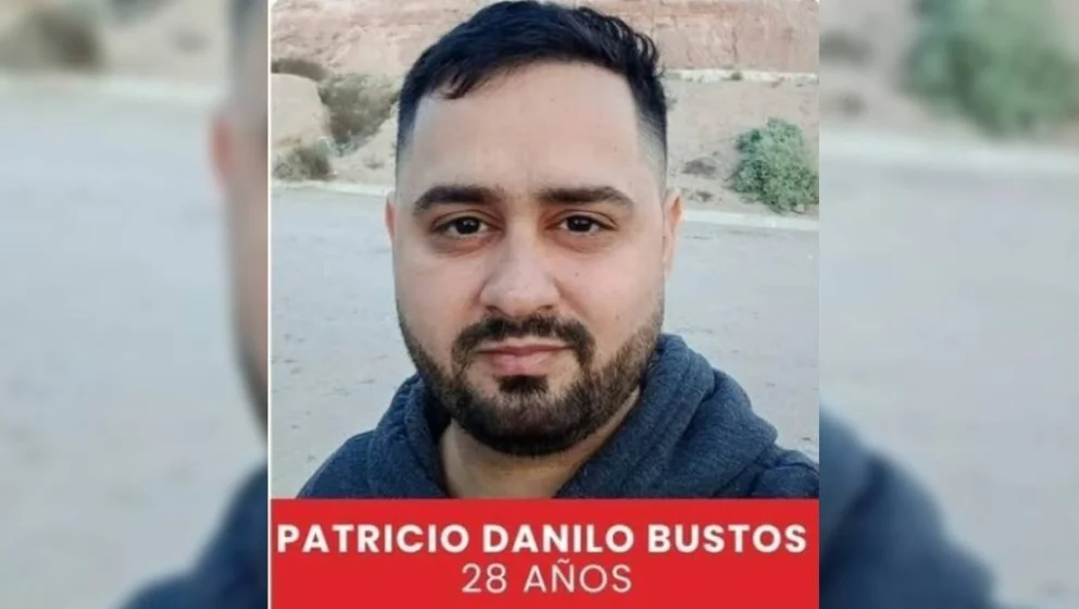Patricio Daniel Bustos, de 28 años, en la foto del cartel que difunde su familia.