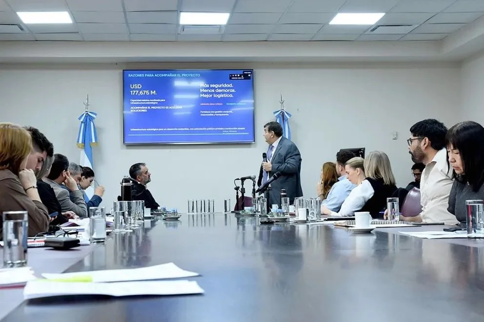 El ministro de Economía de la provincia del Neuquén expuso ante diputados provinciales los detalles de las obras. Foto: archivo