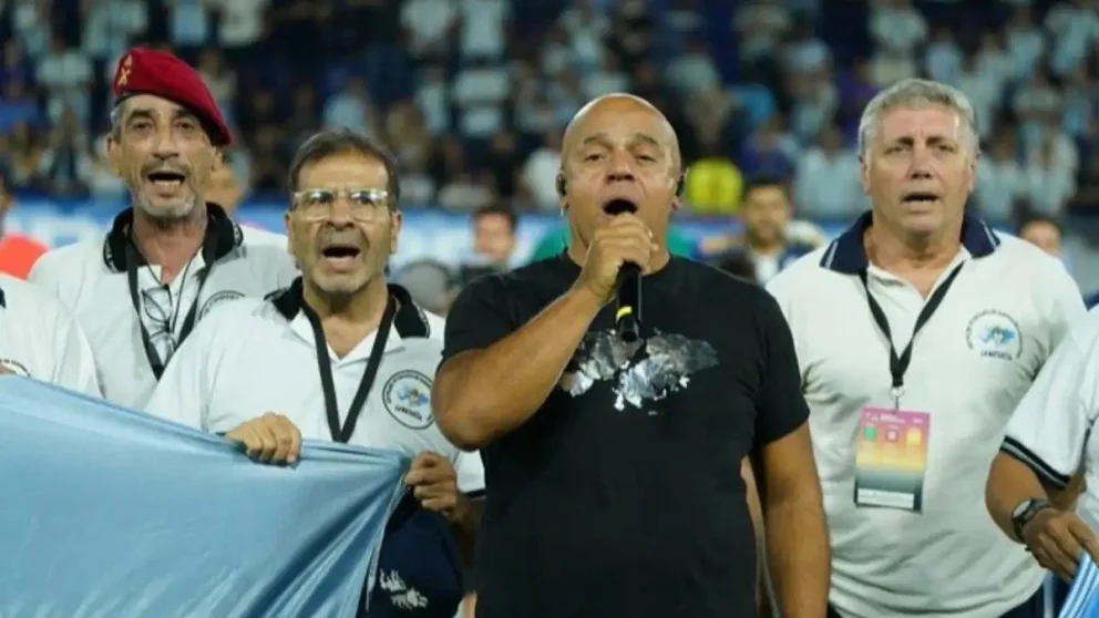 Fabio Santana cantará el himno en la despedida de Messi. Foto: archivo