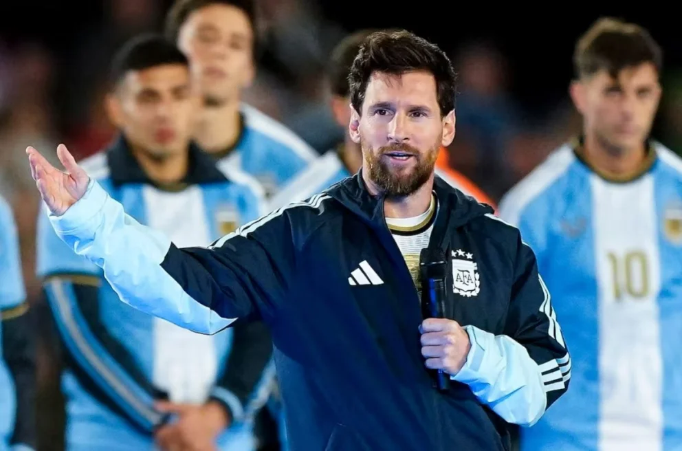 Lionel Messi habló ante el público en su despedida de la Selección. Foto: LA NACION