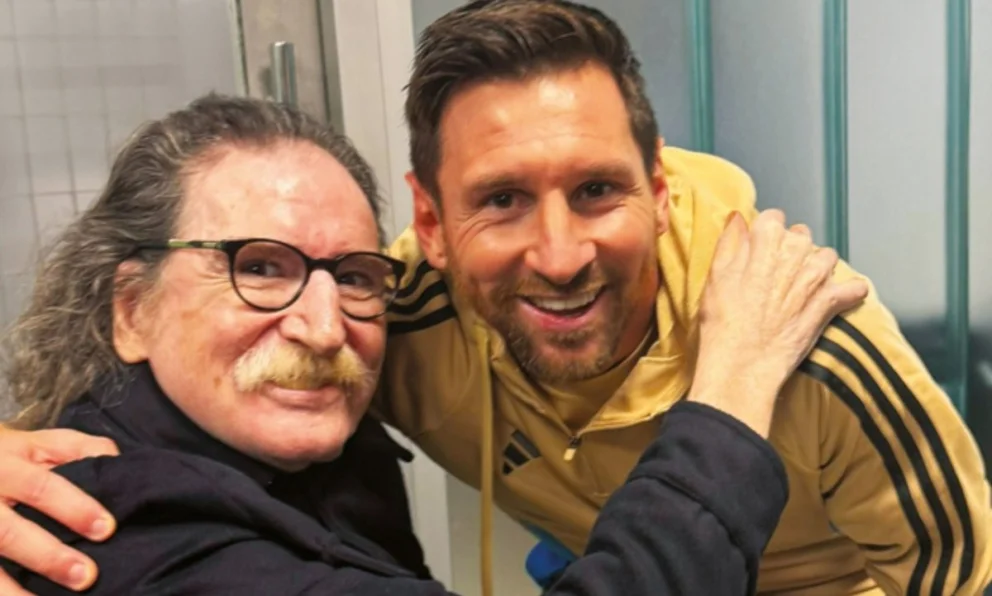 Charly García acompañó a Lionel Messi desde un palco en el estadio Monumental durante el histórico partido de despedida de la Selección Argentina.